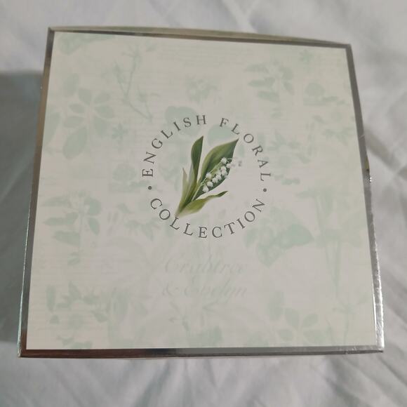 NIB Crabtree & Evelyn Lily of the Valley Perfumed Dusting Powder 3.4oz USA MADE - Picture 3 of 9